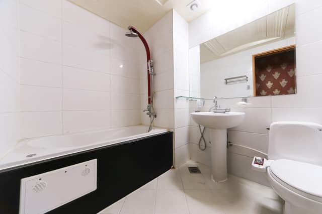 Twin Room B