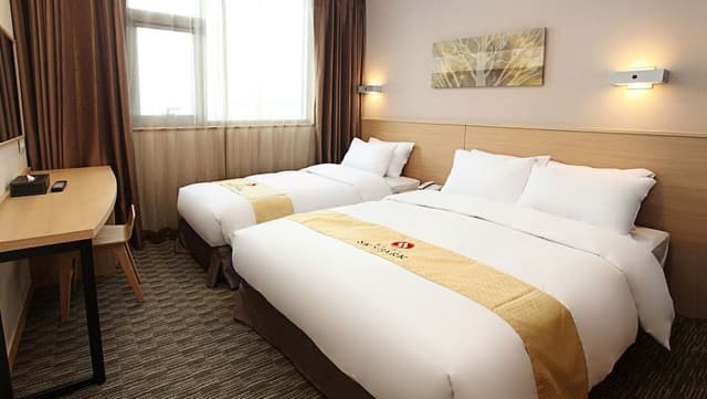 Deluxe Twin Room