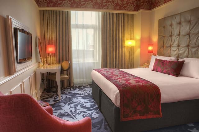 Standard Room, 1 King Bed, City View