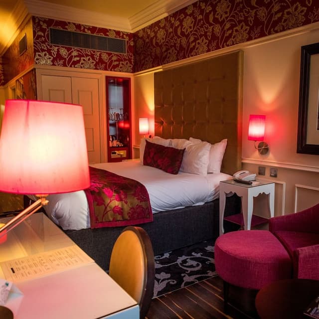 Standard Room, 1 King Bed, City View