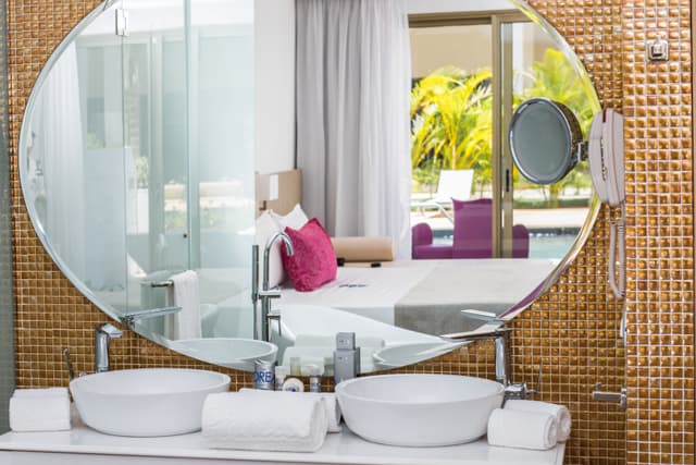 PLATINUM DELUXE POOL