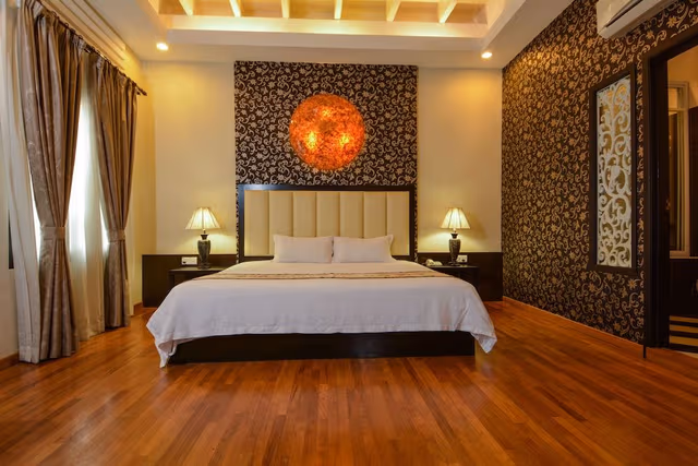 Premier Room, 1 King Bed, Non Smoking, Bathtub