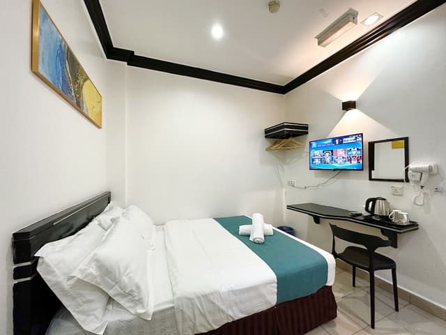 Exclusive Room, 1 Queen Bed, No Windows