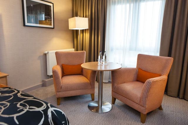Deluxe King & Single Room