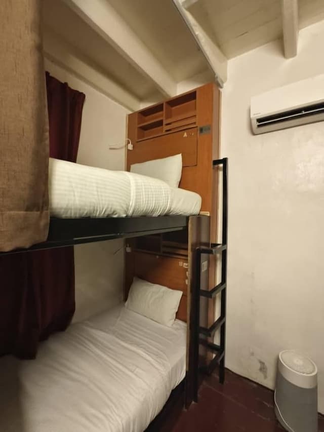 4 bed Female dorm