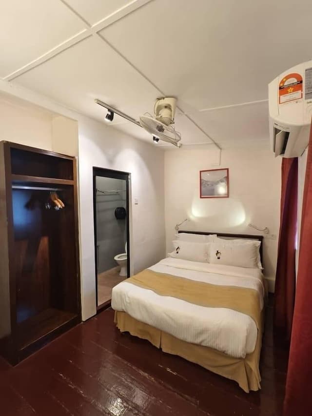 Superior Queen Ensuite