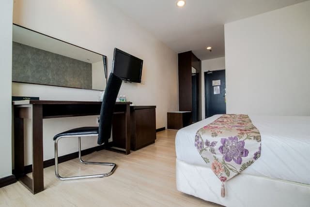 Superior Double Room, 1 King Bed, Balcony, City View