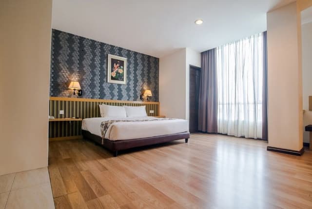 Superior Double Room, 1 King Bed, Balcony, City View
