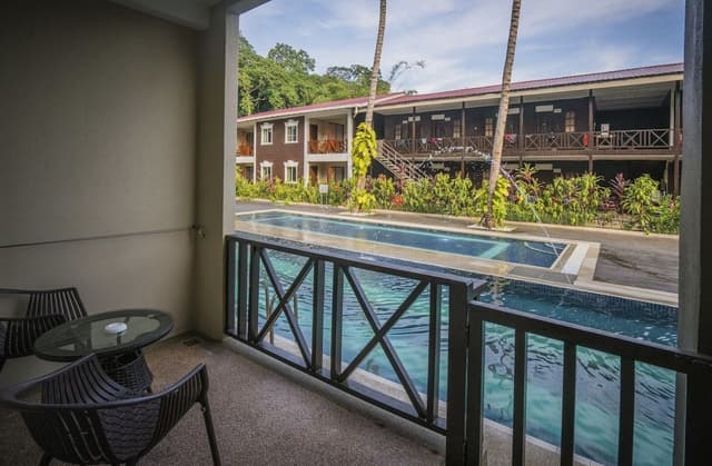 Deluxe Pool Access Executive