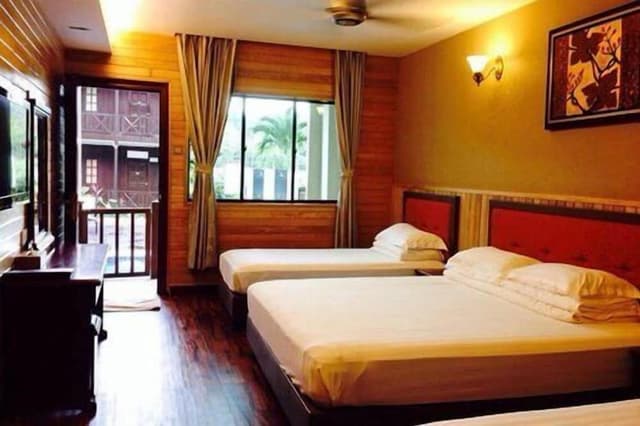 Deluxe Triple Room, Pool Access