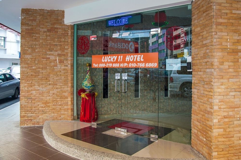 Lucky 11 Hotel0