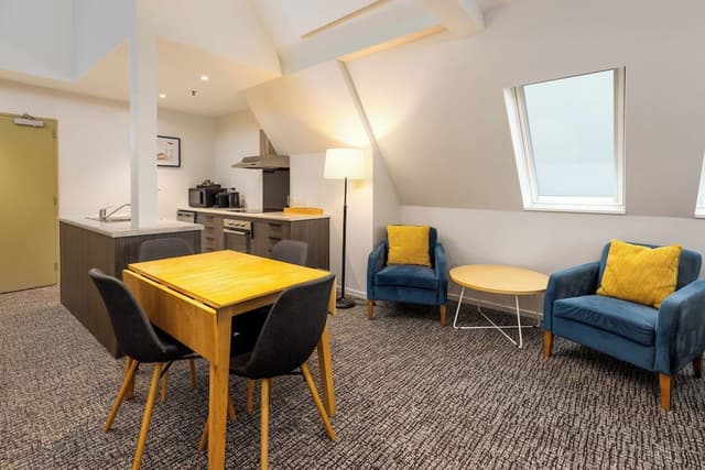 2 Bedrooms Apartment