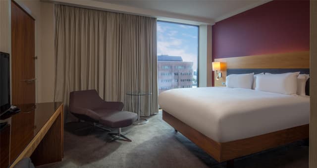 KING EXECUTIVE ROOM