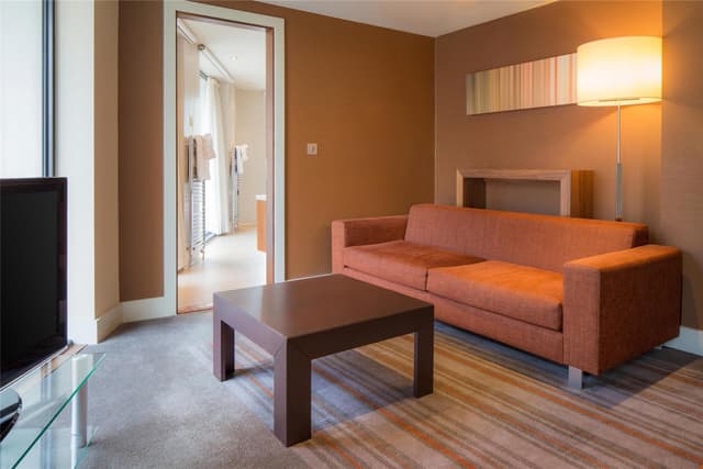 KING CORNER SUITE