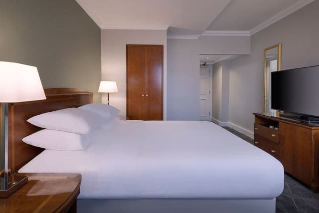 Deluxe Room, 1 Queen Bed