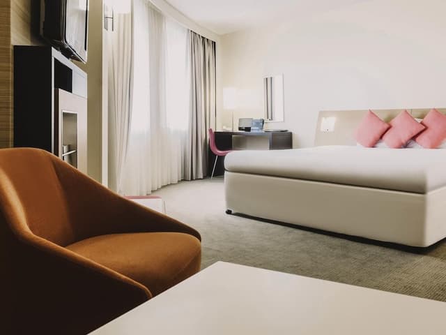 Executive Room (1 King Bed and 1 Double Sofa bed)