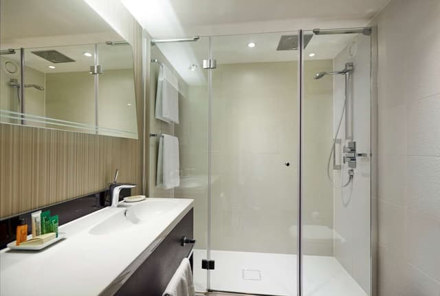 TWIN EXECUTIVE ROOM WITH LOUNGE ACCESS