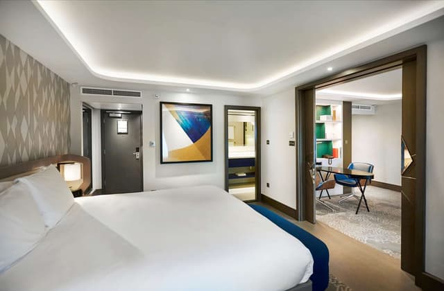 KING EXECUTIVE SUITE WITH LOUNGE ACCESS