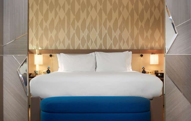KING EXECUTIVE SUITE WITH LOUNGE ACCESS