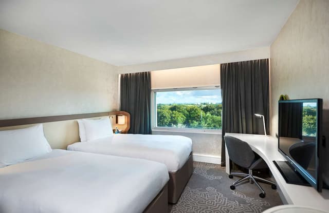 TWIN EXECUTIVE ROOM WITH LOUNGE ACCESS