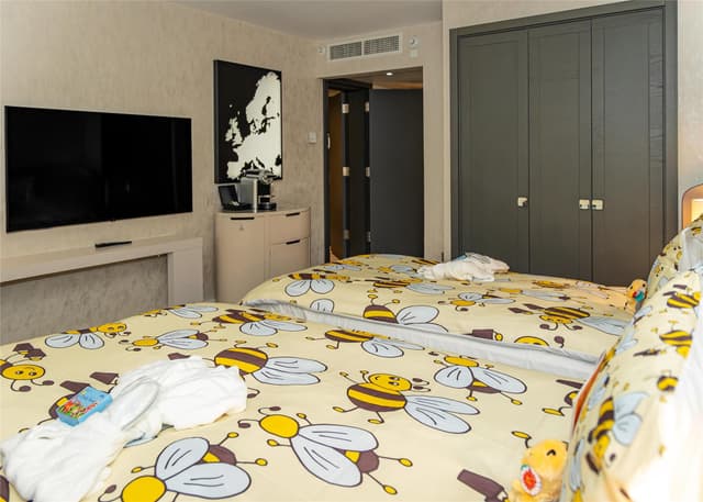 FAMILY CONNECTING ROOM KING AND TWIN