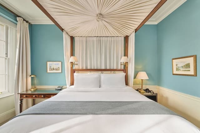 Junior Suite, 1 King Bed (Roseate)
