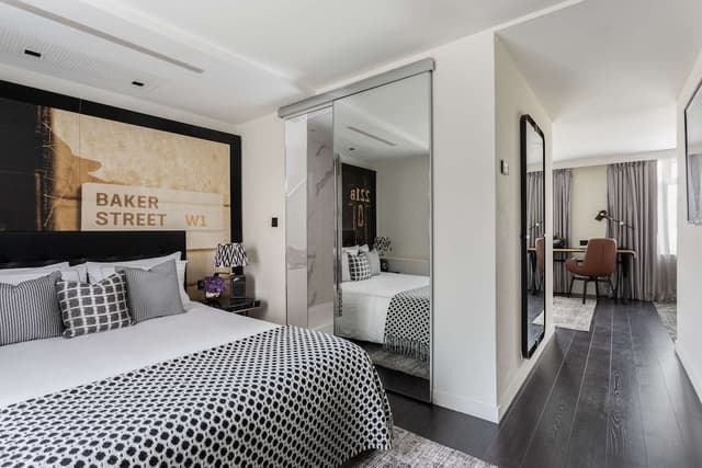 Suite, 1 King Bed (Chiltern Townhouse)