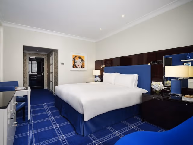 Premium Room, 1 King Bed (Luxury Waterloo Place/Pall Mall View)