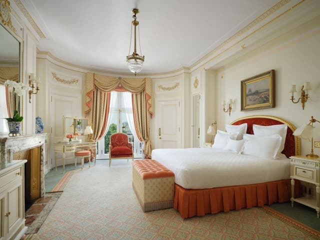 Deluxe Suite