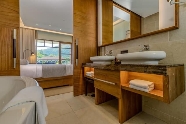 Savoy Deluxe Grand Pool