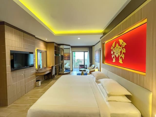 Deluxe Room, 1 Bedroom, Balcony, Pool View (Premium)