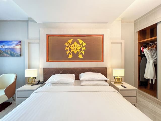 Deluxe Room, 1 Bedroom, Balcony, Pool View (Premium)