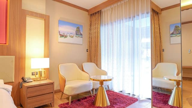Deluxe Room, Pool Access (Premium)
