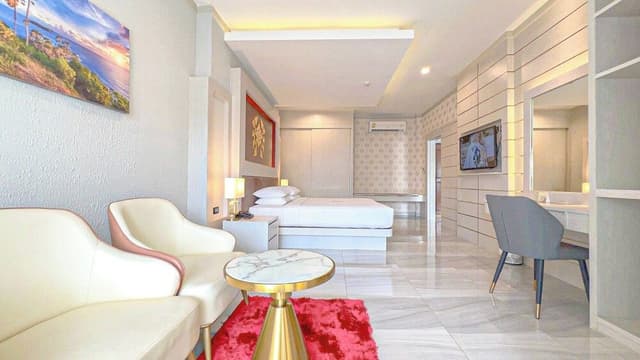 Premium Quadruple Room, 1 Bedroom, Non Smoking, Pool View