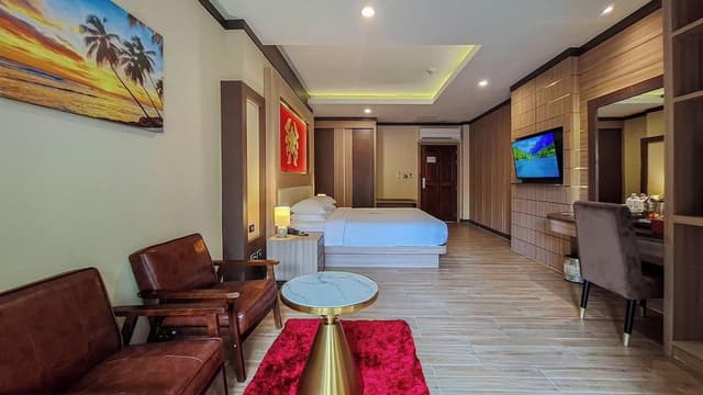 Deluxe Room, 1 Bedroom, Balcony, Pool View (Premium)