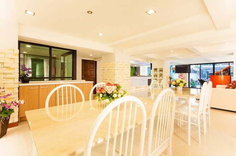 Patong Max Value Hotel2