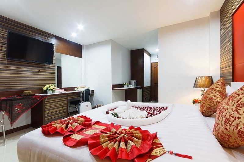 Patong Max Value Hotel1