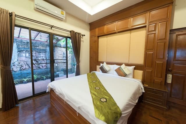 Junior Suite, 1 King Bed, Jetted Tub