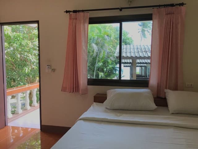 Deluxe Bungalow, Bathtub