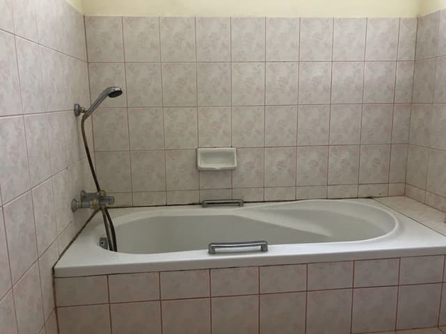 Deluxe Bungalow, Bathtub