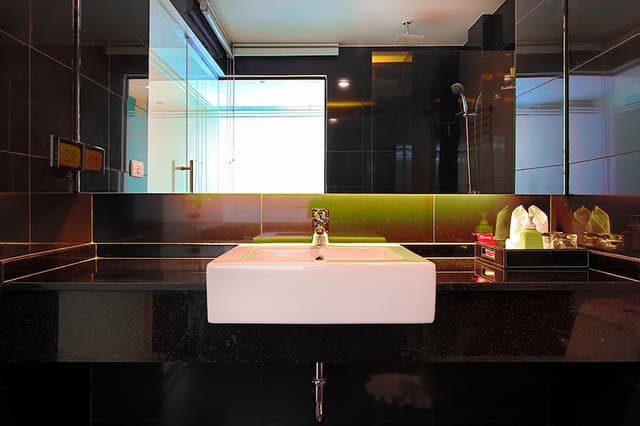 Deluxe Room, 1 King Bed, Pool Access