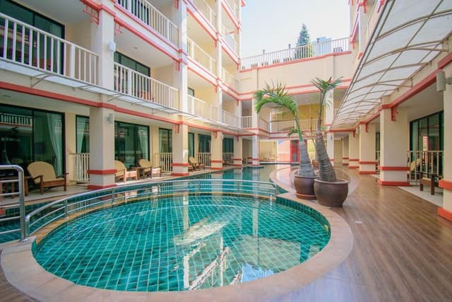 Deluxe Room, 1 King Bed, Pool Access