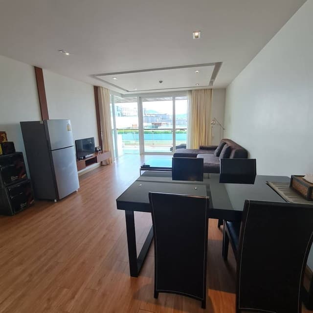 2 Bed Room with Jacuzzi in Bathroom