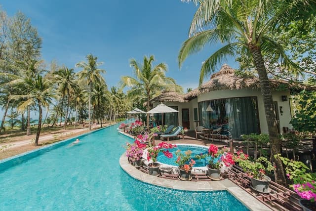 Oceanfront Jacuzzi Villa (Adults Only)