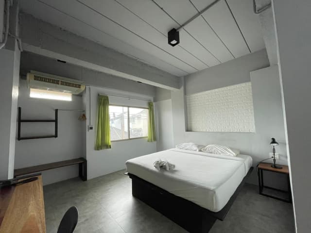 Economy Room