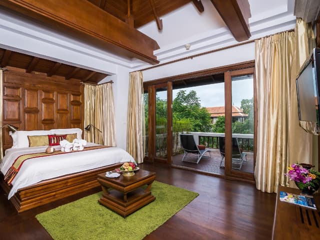 Family Pool Villa