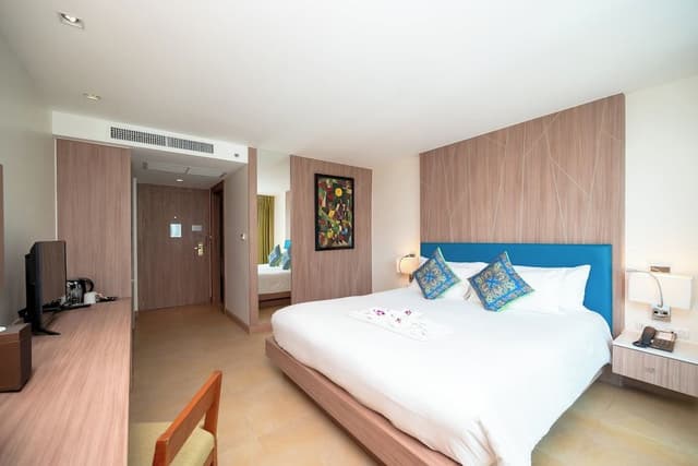 Family Room, 1 King Bed (King+Bunk)