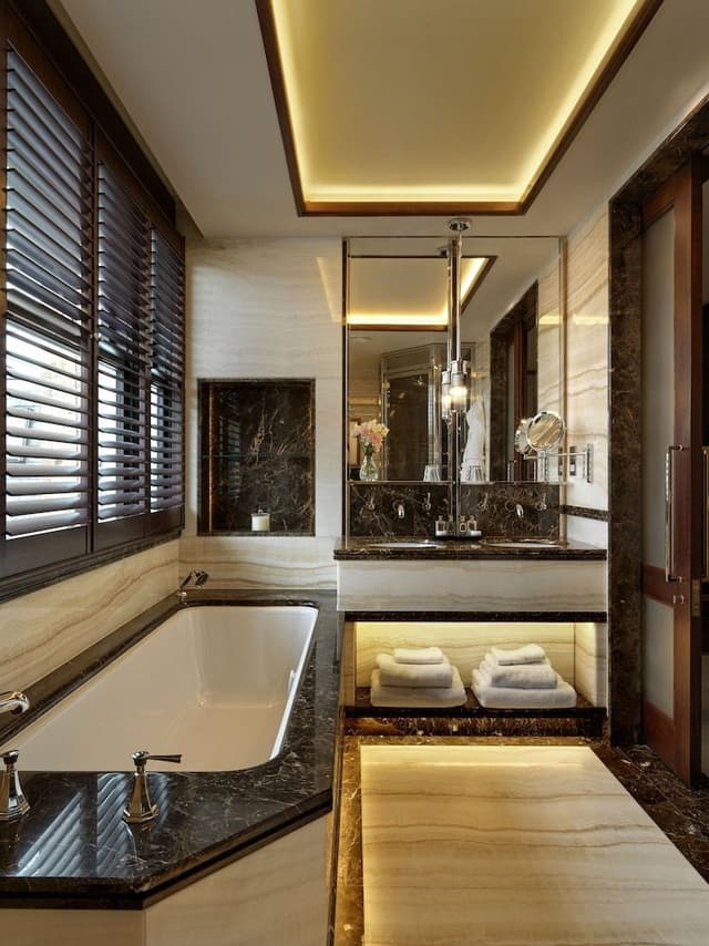 Suite (Master Main House)