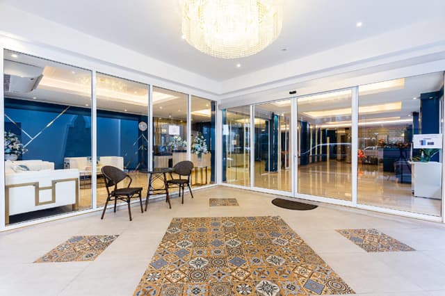 Family Room, Multiple Beds, 2 Bathrooms