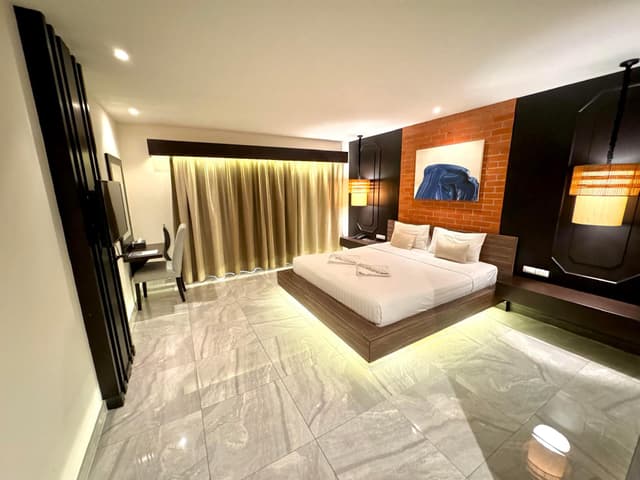 Superior Room with Bathtub